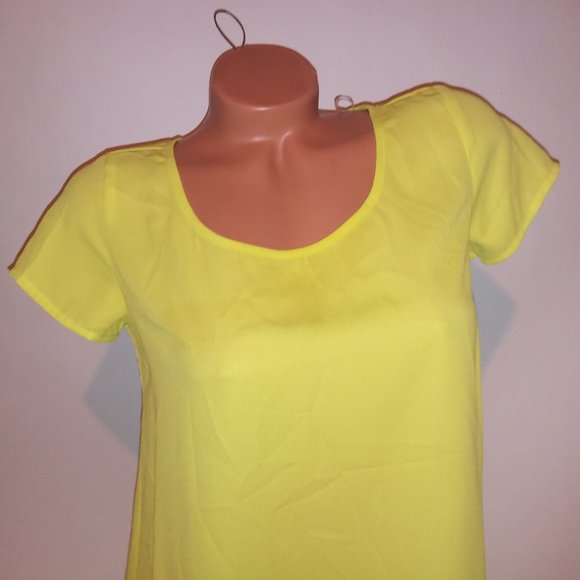 Decree Blouse Womens XS Short‎ Sleeve Chiffon Scoop Neck Yellow Hi Low Pit to Pi - Picture 3 of 8